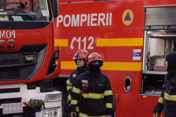 Incendiu puternic la un restaurant din Constanța: zeci de pompieri mobilizați, 14 persoane evacuate - VIDEO