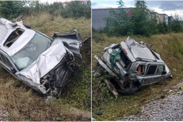 Accident feroviar în județul Suceava. Bărbat rămas încarcerat într-o mașină lovită de tren