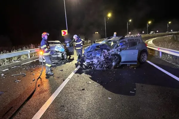 Accident pe A1 lângă Curtea de Argeș. Trei persoane au fost transportate la spital