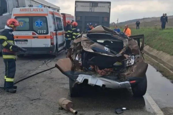 Accident rutier cu 2 răniţi şi 3 autovehicule implicate, în jud. Vaslui. Circulaţia pe DN 24 Bârlad-Vaslui, blocată în ambele sensuri