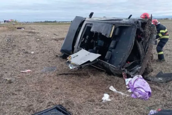 Tragedie la Frătăuții Vechi: șase persoane, printre care doi copii, rănite într-un  accident grav