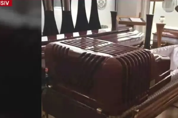 Primăria a plătit 20.000 de lei pentru capace de sicrie, cumpărate de la o firmă de alimente
