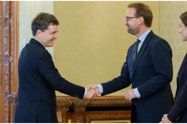 Fritz merge cu Nicușor Dan la Paris, după eșecul la Capitală. Discuții despre achiziții militare