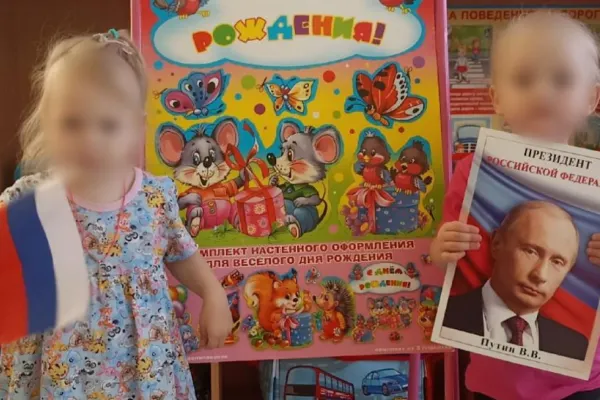 Copiii din grădinițele și școlile din Rusia, obligați să-l felicite pe Putin de ziua lui: „Putin poate orice”