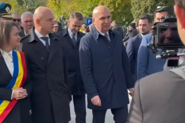 O nouă rundă de huiduilei pentru Ilie Bolojan la Carei. Video - Vizita premierului s-a transformat într-un maraton al strigătelor de nemulțumire