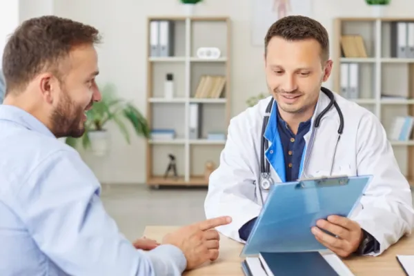 Șeful CNAS dezvăluie o situație halucinantă: nicăieri în lumea civilizată pacienții nu contribuie atât de mult la sistemul de asigurări de sănătate