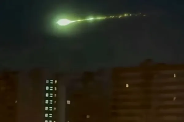 Alertă în Rusia. O minge de foc verde a luminat capitala Moscova VIDEO