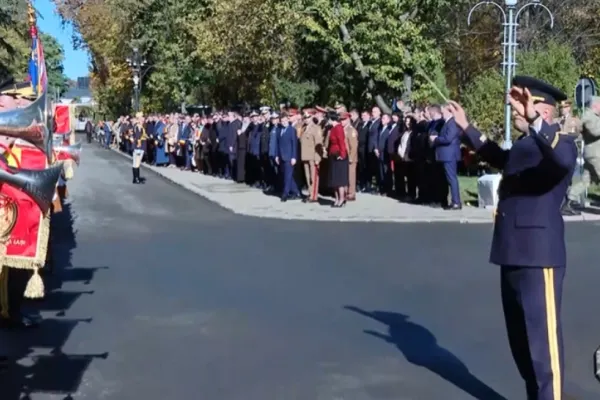 Nicușor Dan încă nu știe protocolul și are nevoie să fie ghidat. O nouă gafă în cadrul unui eveniment oficial