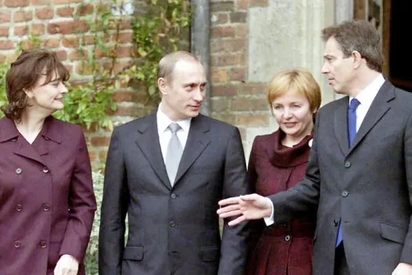 Vladimir Putin, amintiri surprinzătoare despre o dimineață în pijamale, alături de Tony Blair: „Am băut cafea împreună”