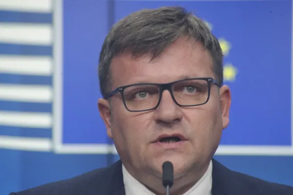 Marius Budăi, atac dur la premierul Bolojan: „A strâns doar 30.800 de euro din CASS-ul mamelor! Pentru asta ați tăiat indemnizațiile?”