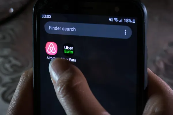 Mega anchetă într-un dosar de evaziune fiscală. Firme de ridesharing din Timișoara, călcate de polițiști și jandarmi