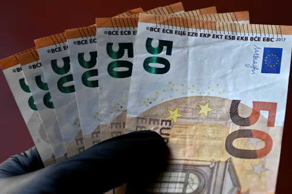 Uniunea Europeană limitează banii cash. Până la ce sumă mai poți plăti în numerar