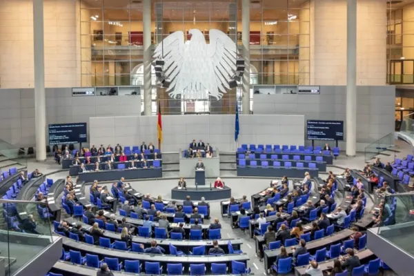 Germania pune frână cetățeniei facile. Legea a fost respinsă după luni de dezbateri aprinse în Bundestag