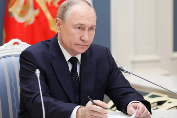 Kremlinul își arată mușchii. Putin a supervizat un exercițiu nuclear pentru testarea pregătirii și a structurilor de comandă