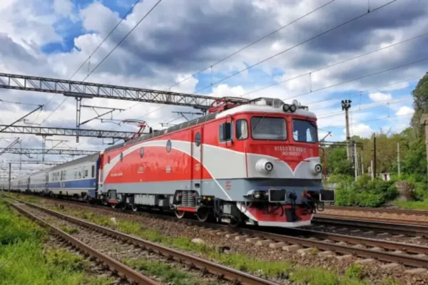 Accident feroviar grav în județul Sălaj. Un autoturism a fost acroșat de un tren