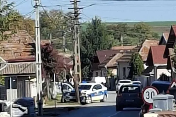 Accident rutier: o autospecială de poliție a lovit un stâlp în timpul unei urmăriri