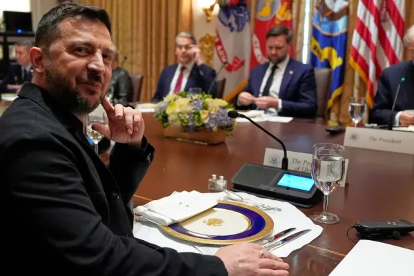 Trump i-a spus lui Zelenski să accepte pretențiile lui Putin: „Dacă nu, așteaptă-te la distrugere!”