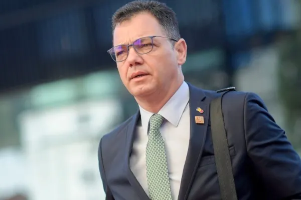 Afacerile murdare din jurul Guvernului. Conexiunile dintre secretarul general Radu Oprea, fugarul Sebastian Ghiță și baronii Prahovei