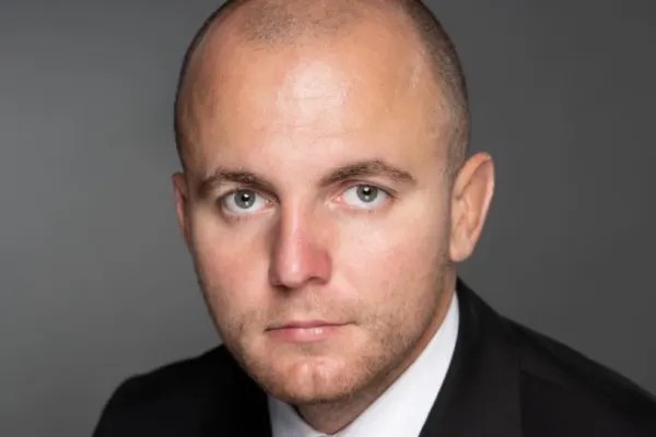 Andrei Gușă (AUR) propune referendum național pentru garantarea plăților în numerar, după modelul Elveției