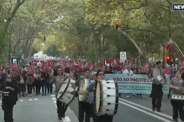 Proteste uriașe în Portugalia împotriva măsurilor de austeritate: sute de mii de oameni au ieșit în stradă - VIDEO