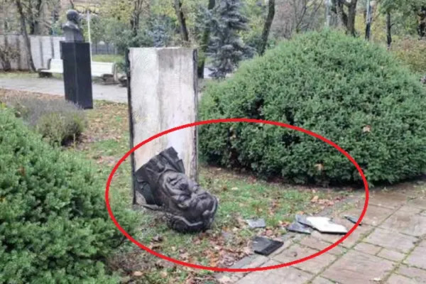Polițiștii timișoreni, în alertă. Mai multe statui ale personalităților din Banat, vandalizate în Parcul Central