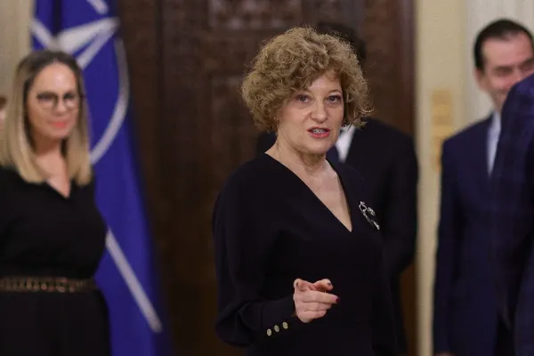 Ipocrizia vicepremierului Oana Gheorghiu care se plânge de banii de la Guvern: „Salariile nu sunt competitive”
