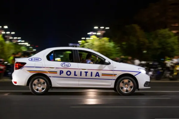 Tânăr de 20 de ani, reținut în București după ce a încercat să fure scuterul unui livrator străin. A fost imobilizat de polițiști și de trecători