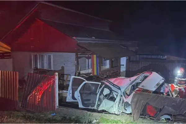 Tragedie în județul Suceava. O persoană a murit și o alta a fost rănită într-un accident dintre o autoutilitară și un autoturism