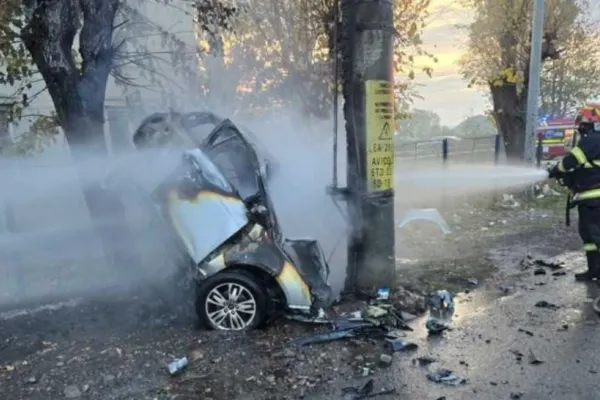 Accident cumplit în Prahova. Autoturism cuprins de flăcări, un bărbat decedat