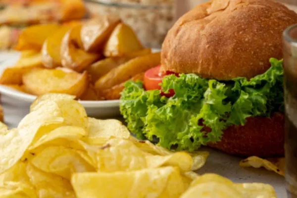 Alimentele care nu trebuie consumate niciodata seara. Despre ce este vorba și ce se poate întâmpla în caz contrar