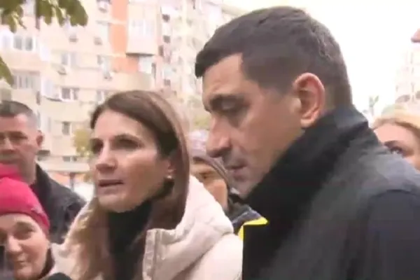 Imaginile zilei: Anca Alexandrescu și George Simion, din nou printre oameni. Candidatul independent susținut de AUR prezintă REALITATEA dură a Capitalei jefuite