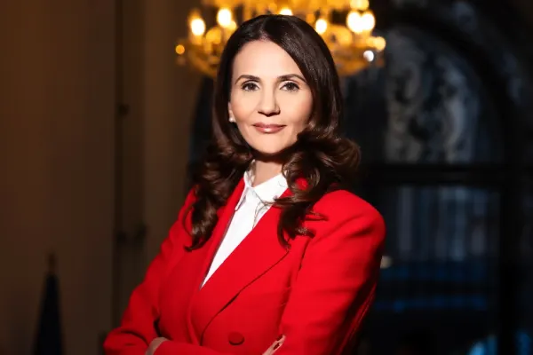 Anca Alexandrescu: „Sistemul și-a pus oamenii în fruntea țării folosind ONG-uri și influenceri”
