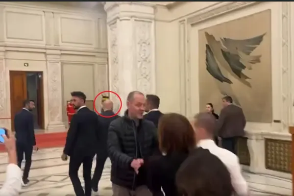Bolojan, campion la fuga de presă. Jurnalista Realitatea PLUS, singura care a trecut de gorilele lui Ilie Sărăcie