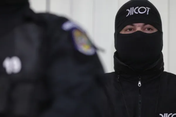 Polițiști și vameși, săltați de DIICOT într-un dosar uriaș de contrabandă cu 137 de percheziții