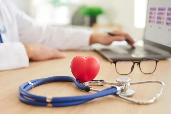 Sănătatea inimii în sezonul rece: De ce crește riscul de infarct?