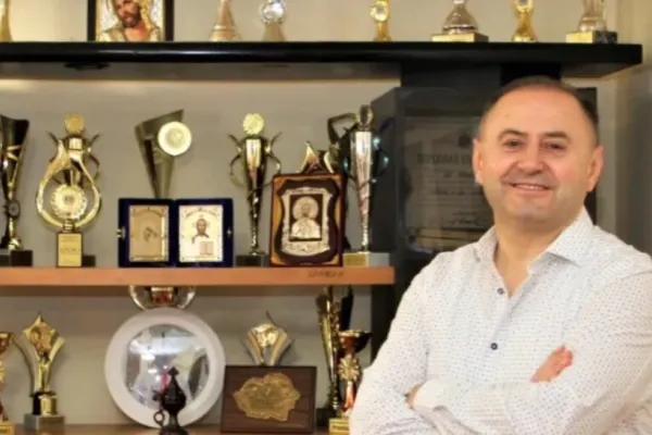 Fănel Bogos, afaceristul care a încercat să obțină protecția premierului Ilie Bolojan, plasat sub control judiciar. Decizia Tribunalului Vaslui