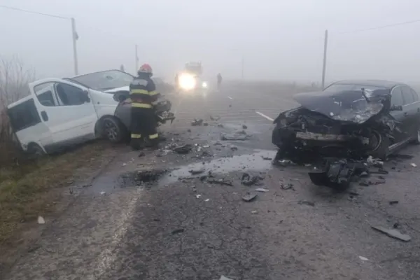 Accident grav pe DN 14, în Laslea, Jud. Sibiu. Trei persoane rănite, traficul este blocat complet