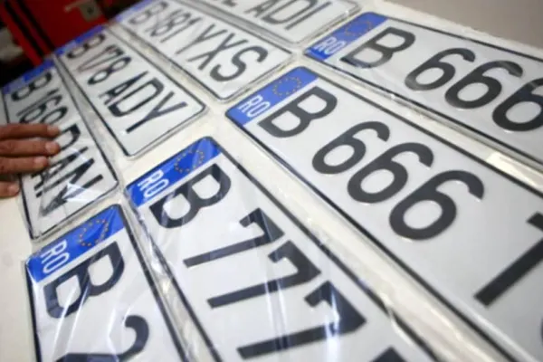 Patru polițiști de la Înmatriculări, reținuți pentru o schemă de mituire repetată