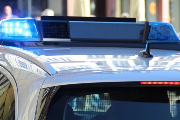 Româncă răpită și forțată să se prostitueze în Italia. Tânăra a scăpat după o evadare dramatică și a cerut ajutor la Consulat