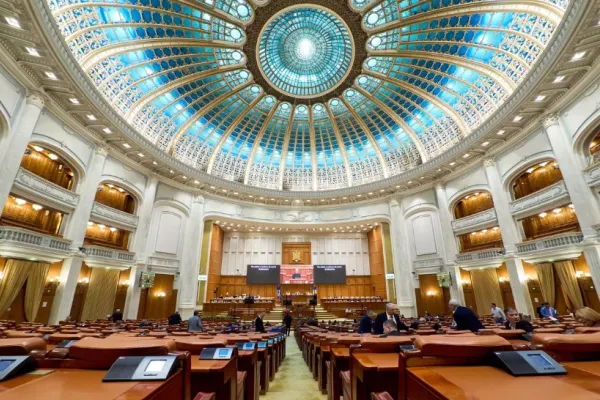 Moțiunile AUR împotriva miniștrilor Energiei și Transporturilor, respinse. Partidele sistemului au făcut din nou scut