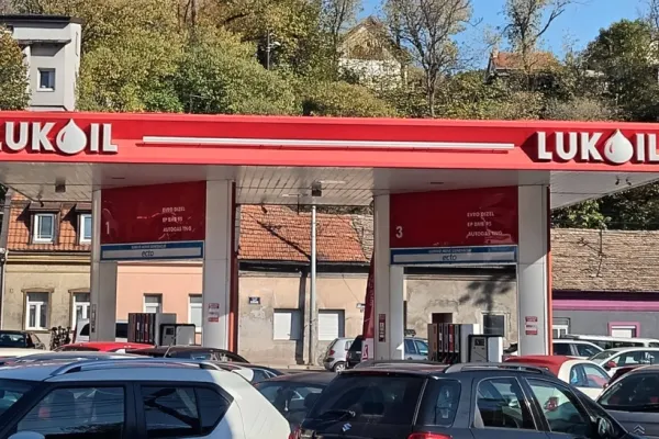 România, amenințată de criza Lukoil. 20% din carburantul național, în pericol din 21 noiembrie