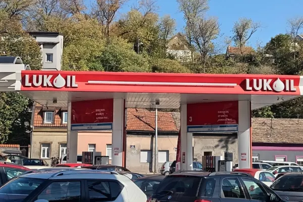 Ce măsuri pregătește România pentru rafinăria Lukoil și rețeaua de benzinării. Ilie Bolojan a venit cu informații noi