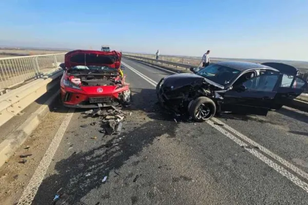 Ambulanţă privată implicată într-un accident grav lângă Timişoara. Trei victime în urma impactului