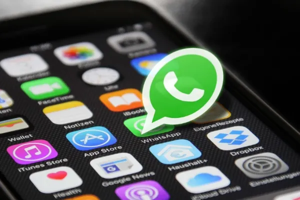 Decizie radicală la Moscova. Cu ce vrea Putin să înlocuiască aplicația WhatsApp