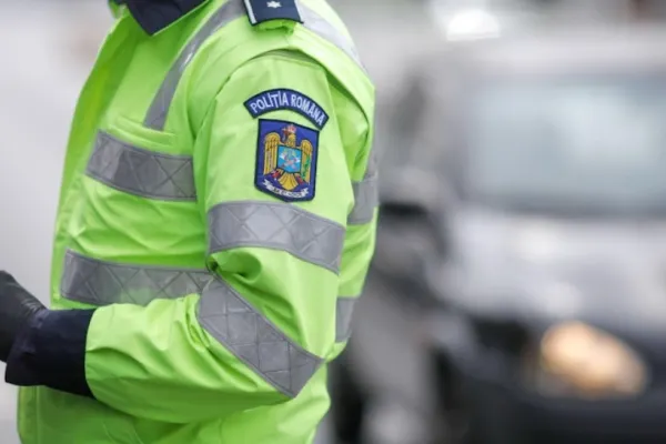 Accident grav în Olt: șoferul vinovat a fugit de la fața locului. Două persoane au ajuns la spital