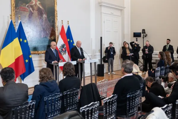 Mandatul lui Bolojan, marcat de proteste masive. Zeci de mii de români, în stradă din cauza măsurilor luate de premier