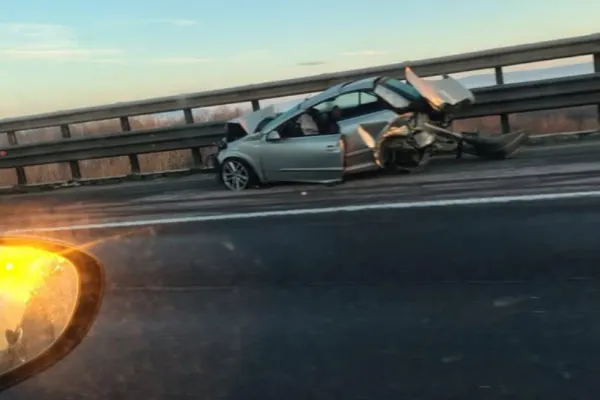 Accident în lanț pe autostrada București-Pitești. Patru mașini s-au ciocnit, trei persoane au ajuns la spital - FOTO