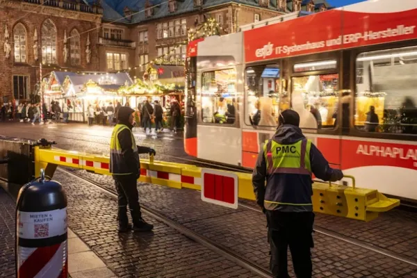Un român de 25 de ani, arestat în Germania, după ce a bătut brutal două tinere care se sărutau într-un tramvai