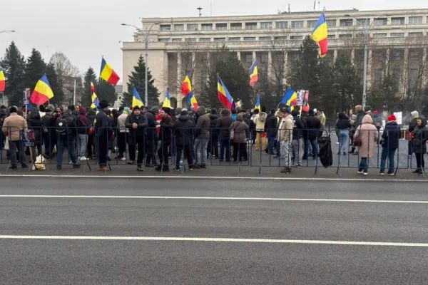Protest al fermierilor, în Piața Victoriei. Anca Alexandrescu, prezentă la manifestație: "Singura putere este la popor"- LIVE TEXT & VIDEO