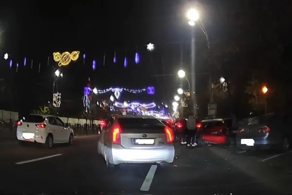 Accident în lanț pe Calea Văcărești din Capitală, provocat de un tânăr de 20 de ani: cinci mașini, implicate